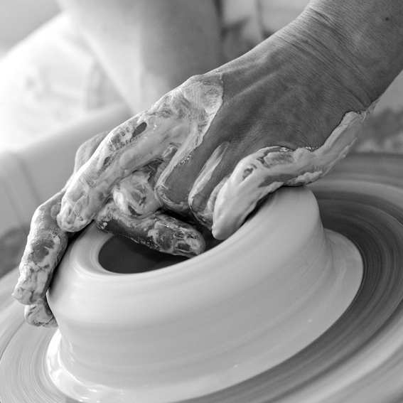 tournage céramique Delphine Millet Atelier Ceramics Poitiers geste technique cours loisir